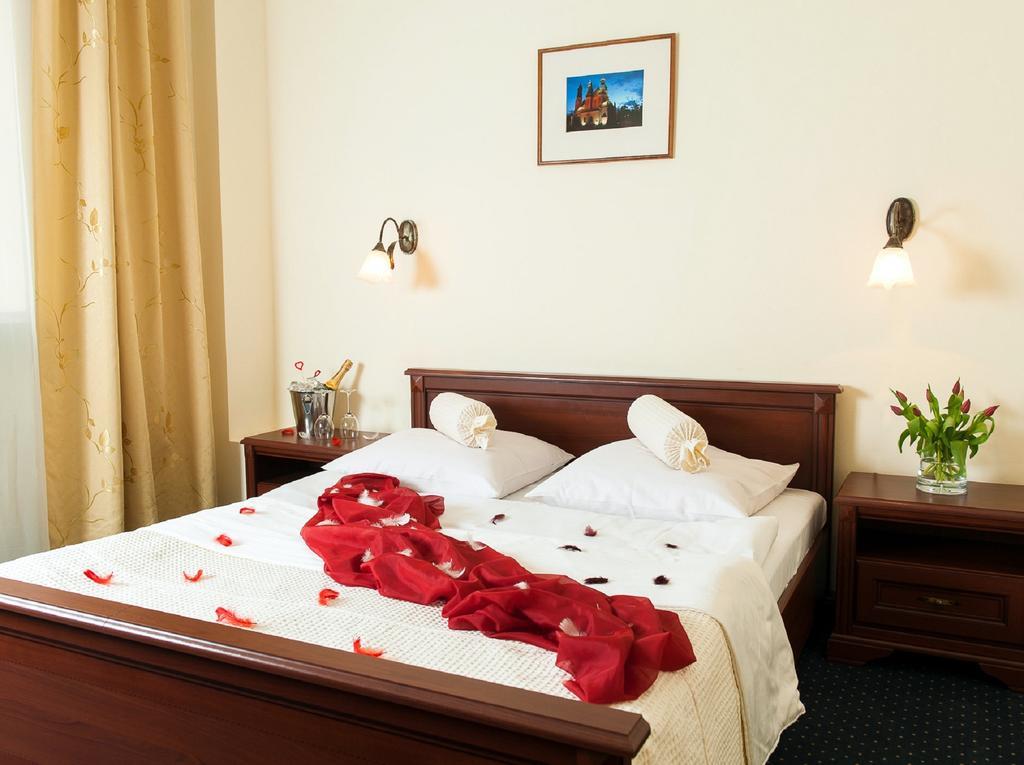 Hotel Arkadia Legnica Zimmer foto